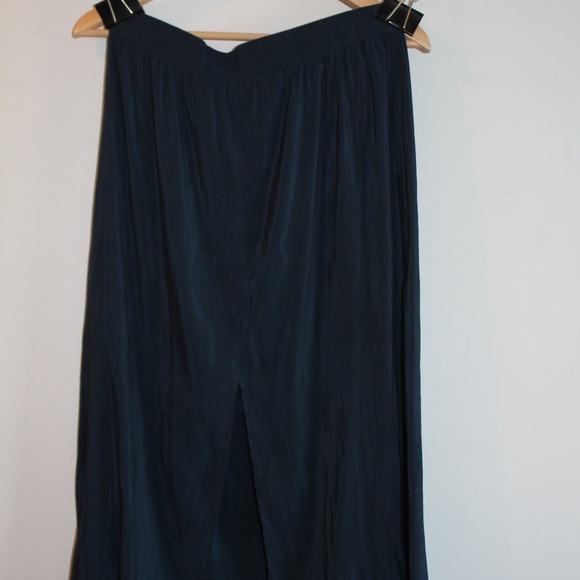 H&M Dresses & Skirts - Just Below the Knee Blue Knit Skirt H&M Dresses & Skirts - Just Below the Knee Blue Knit Skirt